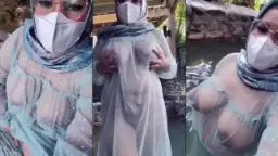 Transparansi Menggoda Di Kolam Renang