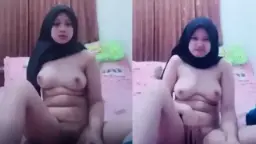 Abg Berjilbab Hitam Menggoda Dengan Remasan Sensual