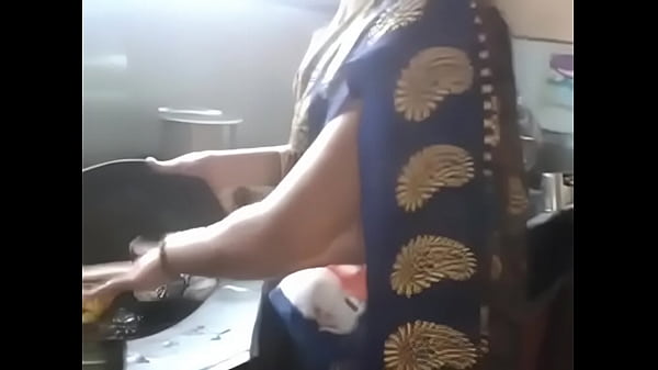 Sultry Desi Aunty Flaunts Her Curvy Hips And Navel