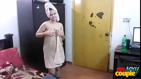 Drenched Desires: Sonia Bhabhi’s Steamy Post-shower Session With Audio