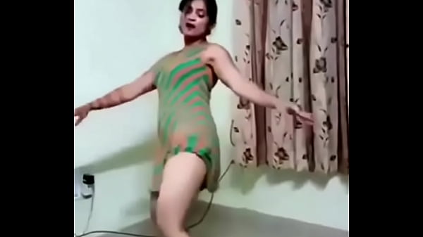 Bollywood Babe’s Sensual Moves