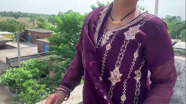 Desi Bhojpuri Bhabhi Ne Apni Gili Chut Aur Jawani Ka Maza Diya, Hindi Audio Mein Suno