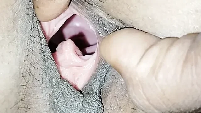 Gao Ki Wife Ki Chut Kitni Khul Hai
