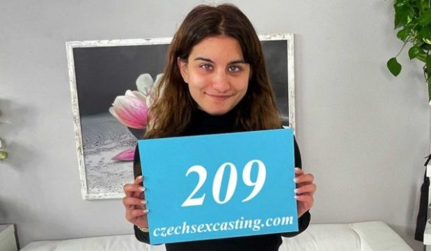Porn Cz – Tiny Mía Gets Pounded Raw In Her First Casting Fuck