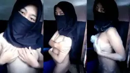 Tya Mandi Bugil, Jilbab Hitam Basah Melekat Di Tubuh Montok