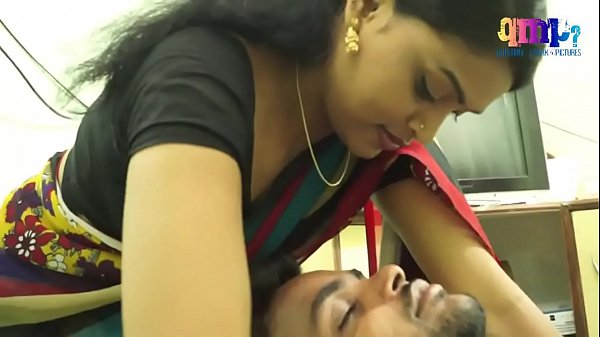 Indian Housewife’s Secret Fling With A Software Engineer That Gets Her Wet