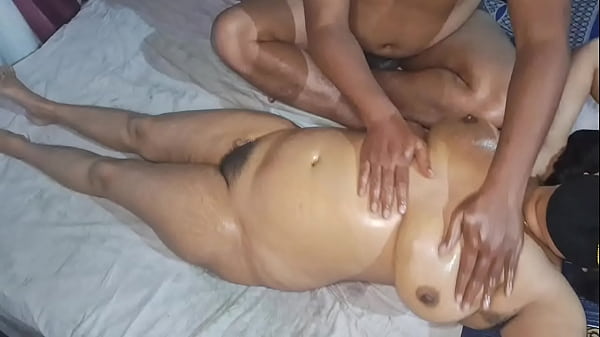 Desi Indian Hot Bhabhi Gets Naked For A Full Body Massage