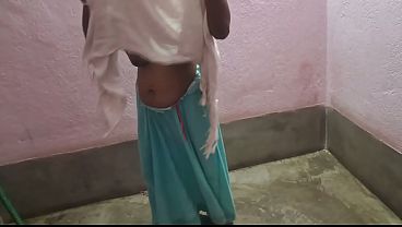 Desi Ki Nayi Super Sexy Raand, Apna Mota Lamba Kela Choosne Wali Mast Maal