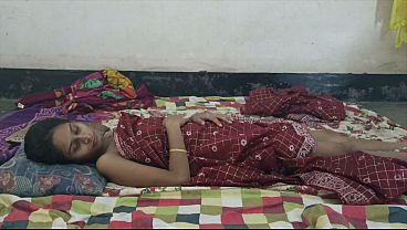 Desi Bhabhi Ko Padosi Ne Zor Se Choda, Uski Chikhein Gali Mein Goonj Gayi