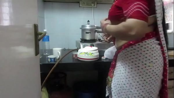 Leena Bhabhi’s Juicy Navel, Horny Housewife In Heat 1