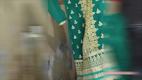 Watch A Sensual Indian Desi Girl’s Bathing Scene In Hindi