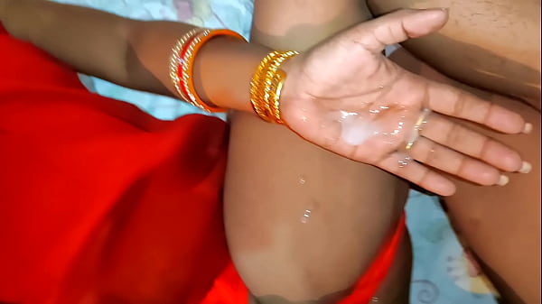 देसी गरम माल की पहली बार गांड में जोरदार पेलती हुई चीखें और हिंदी में बोली धीरे-धीरे