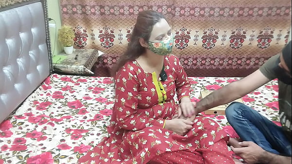 Pizza Wala Chudai Kar Raha Hai Desi Bhabhi Ki Gaand Pe Zor Se, Hindi Audio Ke Saath