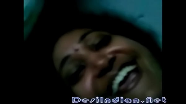 Desi Hot Telugu Aunty Teasing In Tight Saree